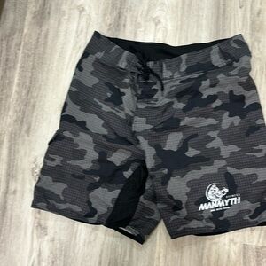 BURNSIDE Black camo men  board shorts size  38